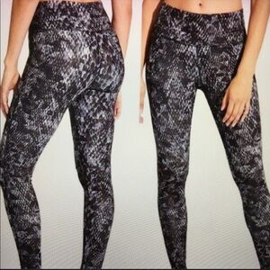 ATHLETA Chaturanga High Rise Black/Gray Cobra Snake Print Leggings